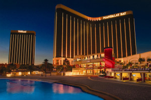 Mandalay_Bay_Exterior_Night6
